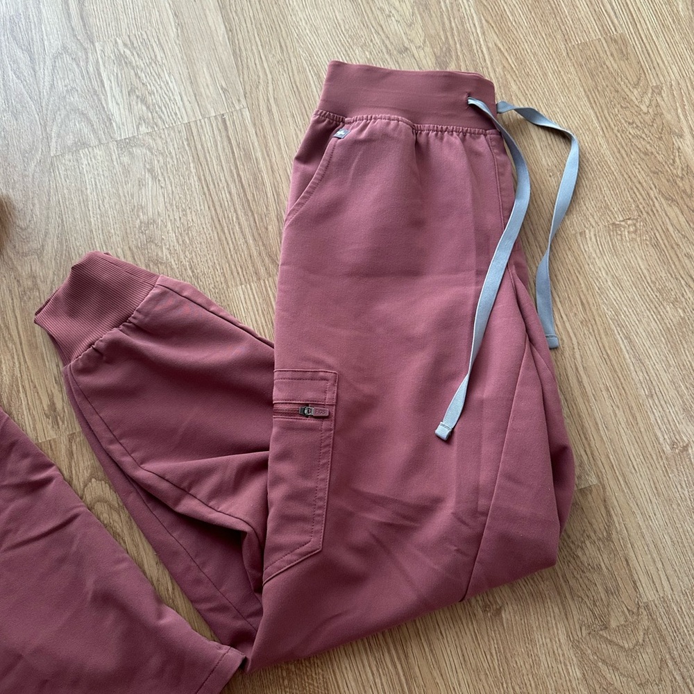 XS PETITE Figs bottoms women’s
